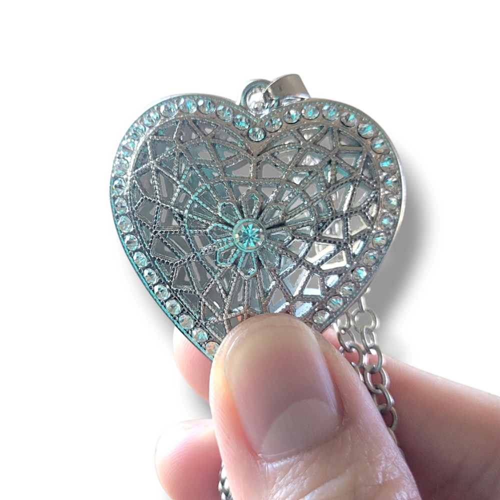 NWT Long Elegant Silver Tone Filigree Heart Pendant Tassel Necklace - Picture 10 of 10